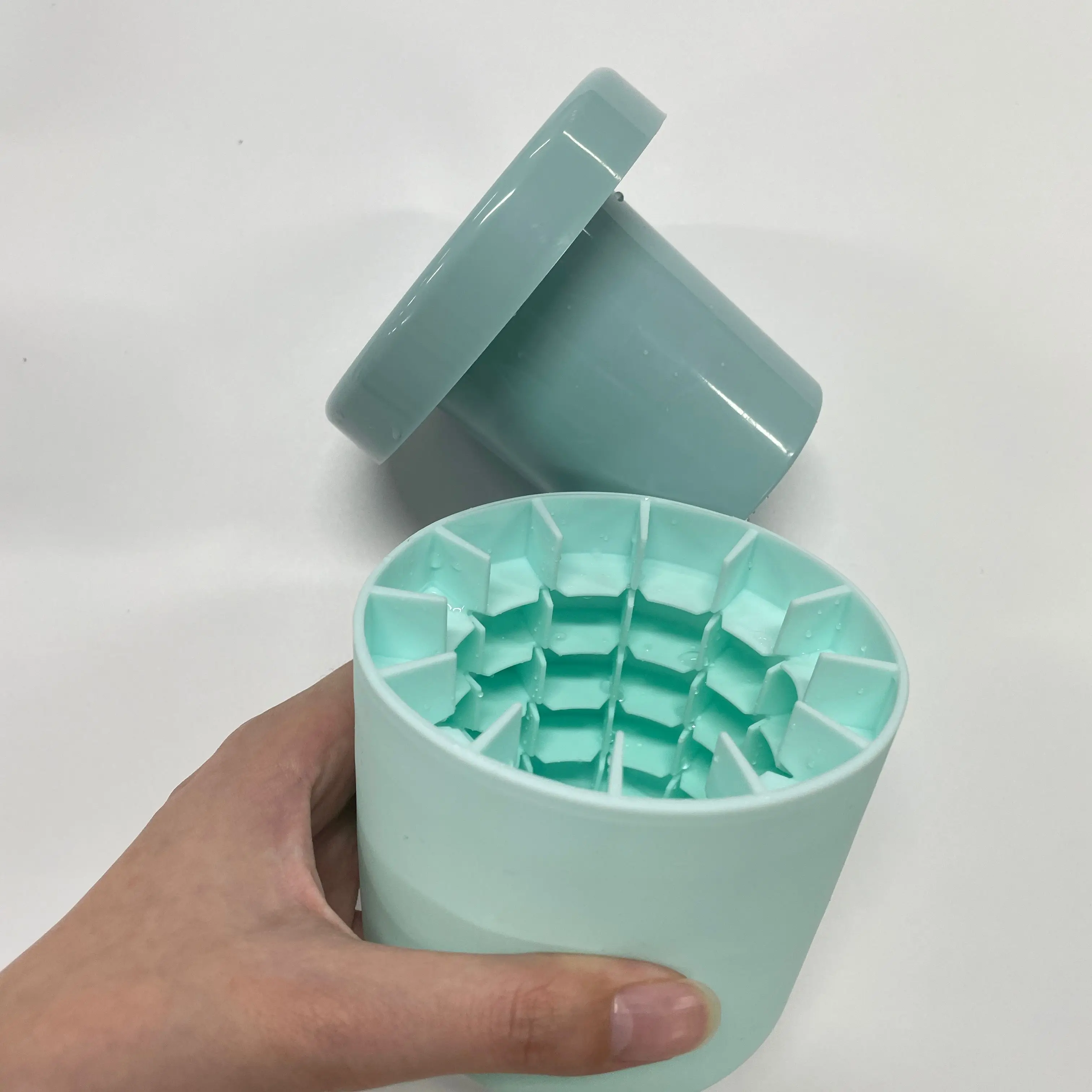 New 3d Press Type Ice Cubes Maker Silicone Ice Mold Round Cylinder Ice