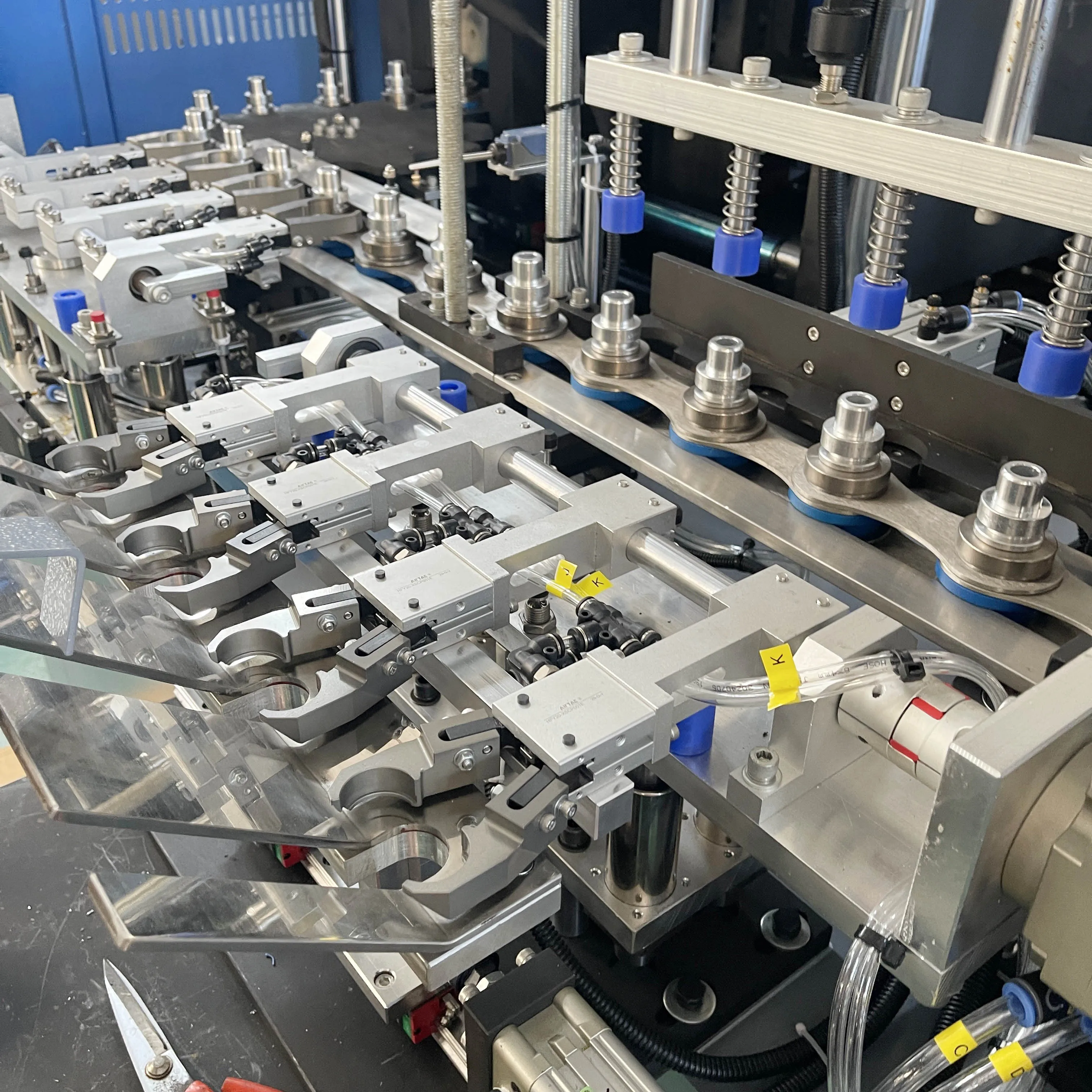 China Factory 2L Servo Automatic 4 Cavity Blowing Machine for Bottles