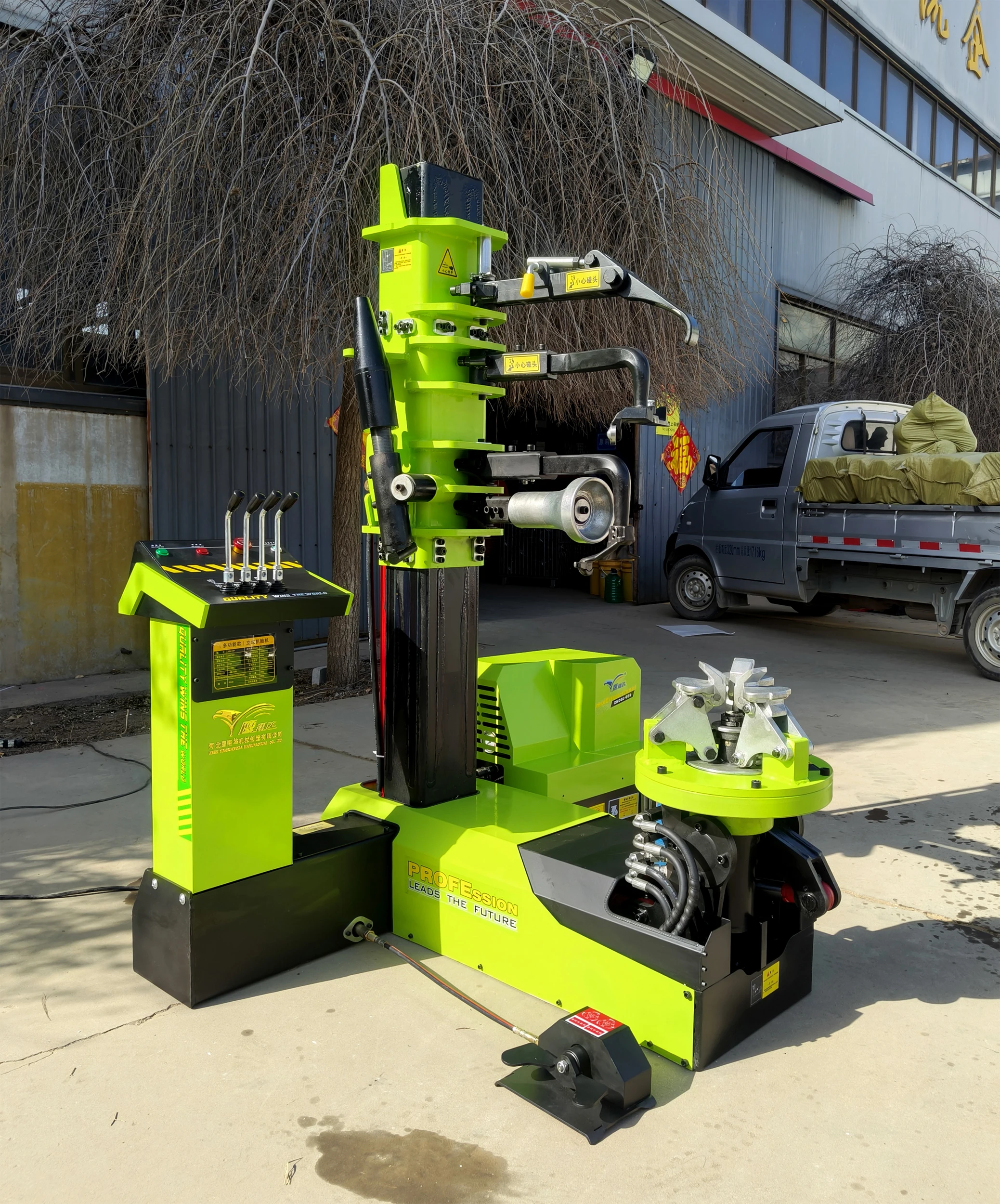 Ndërrues gomash për automjete, ndërrues gomash të cilësisë së lartë për kamionë, makine vertikale për ndërrimin e gomave, ndërrues gomash me raport cilësi–çmim të favorshëm