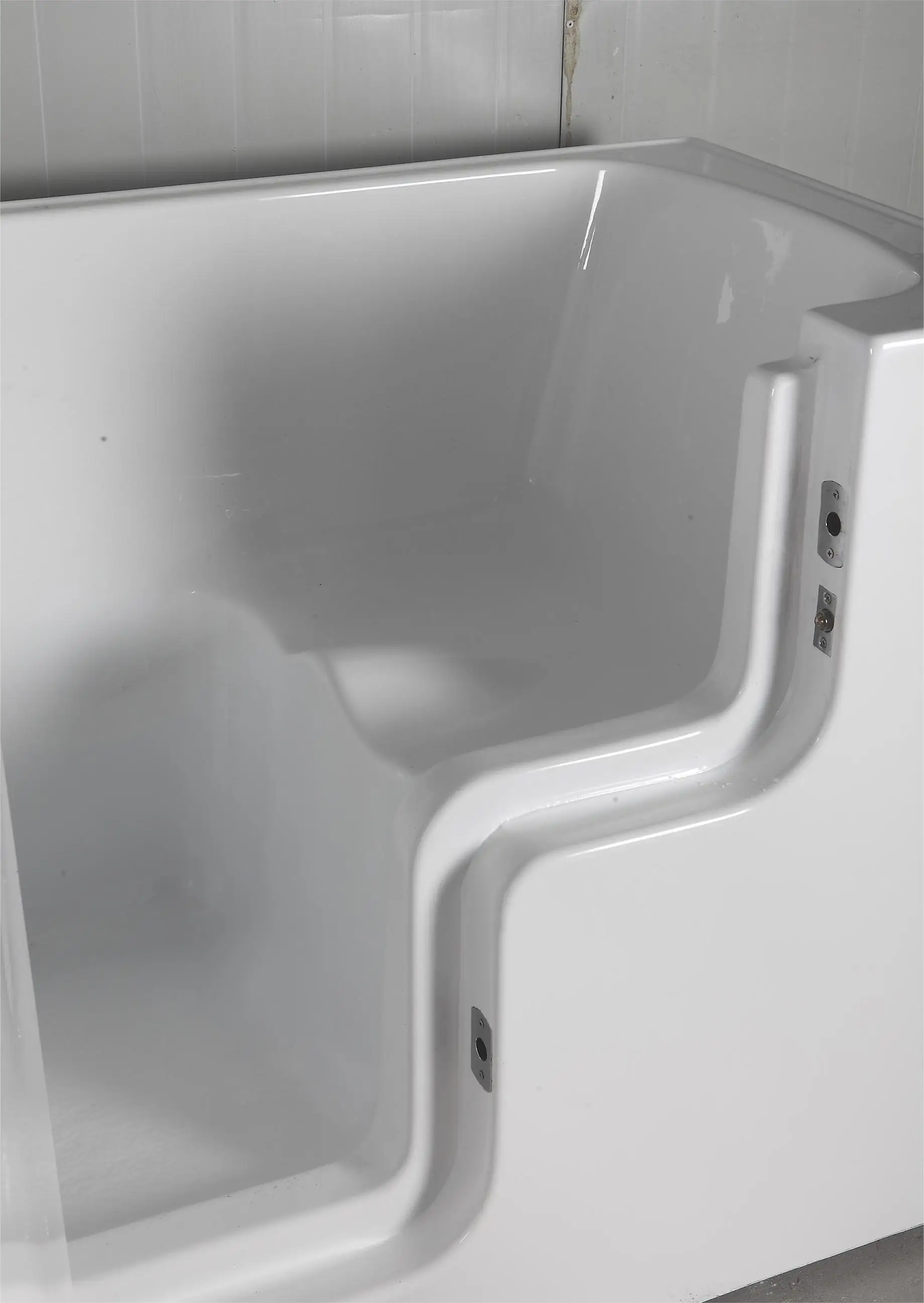 SL9116(00) FRP Walk In Bathtub supplier