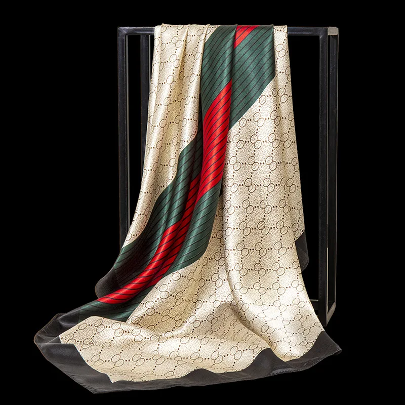 Foulard Carré Soie Vintage Noir 90cm - Pour Femme, Très Bon état