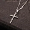Collana con croce K bianca
