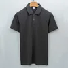 Gris oscuro