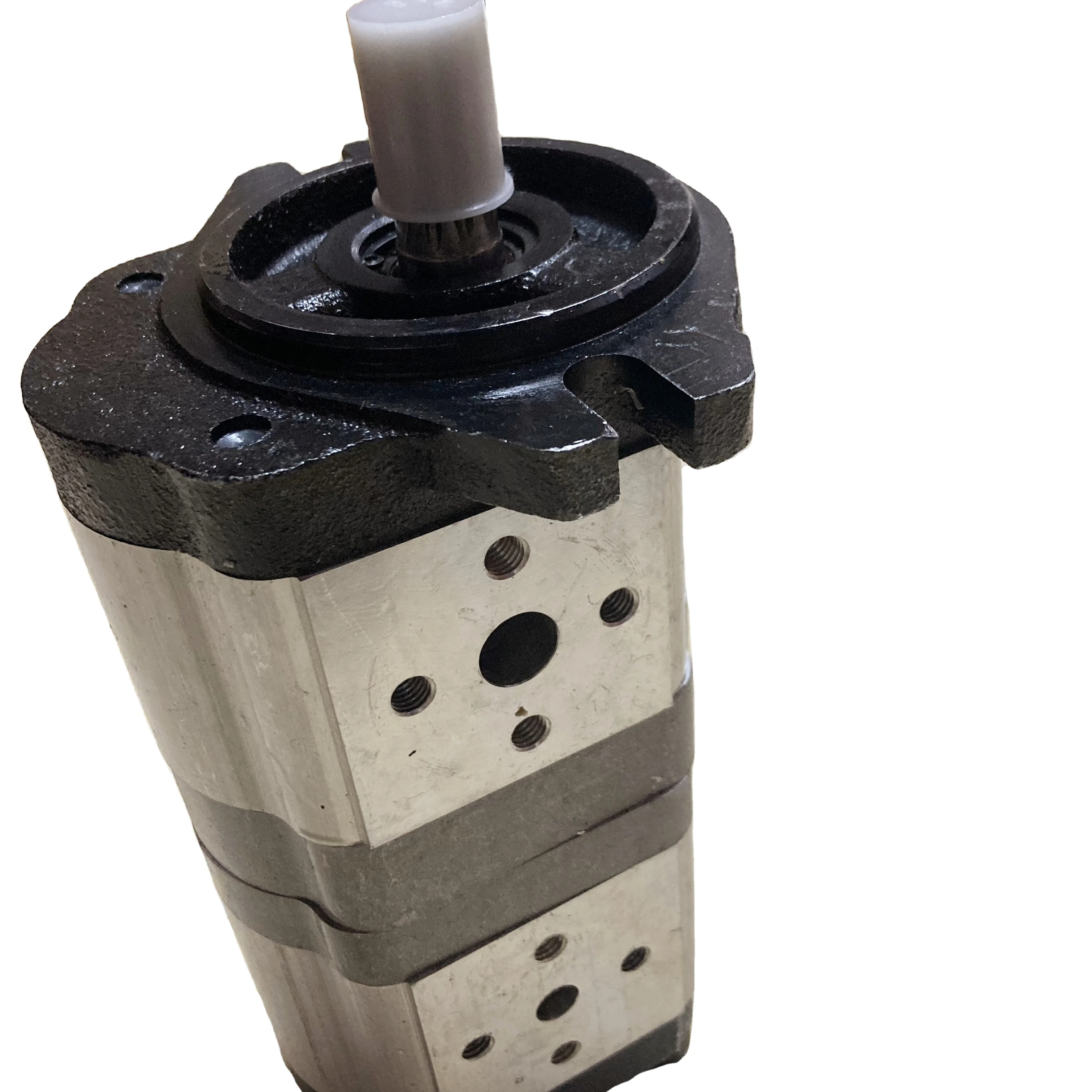YT704 TRACTOR Harvester spare part 1A8296-41111 Hydraulic pump 