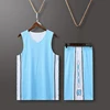 Bleu clair et blanc