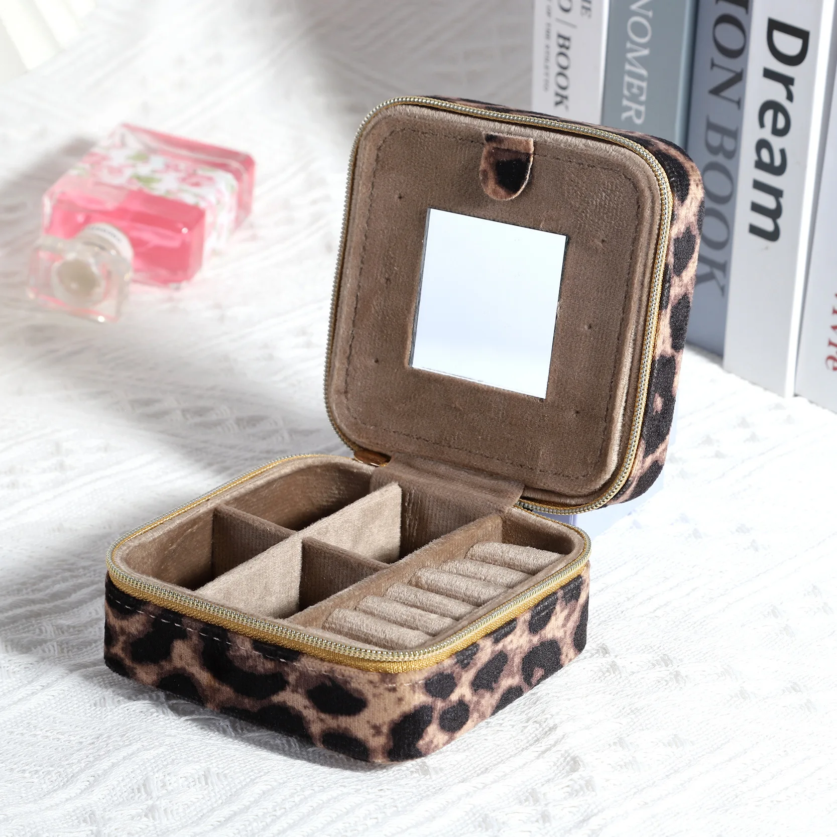 A1 Leopard Print Jewelry Box Portable Velvet Jewelry Packaging Box  Bracelet Earring Ring Jewelry Storage Box joyero organizador