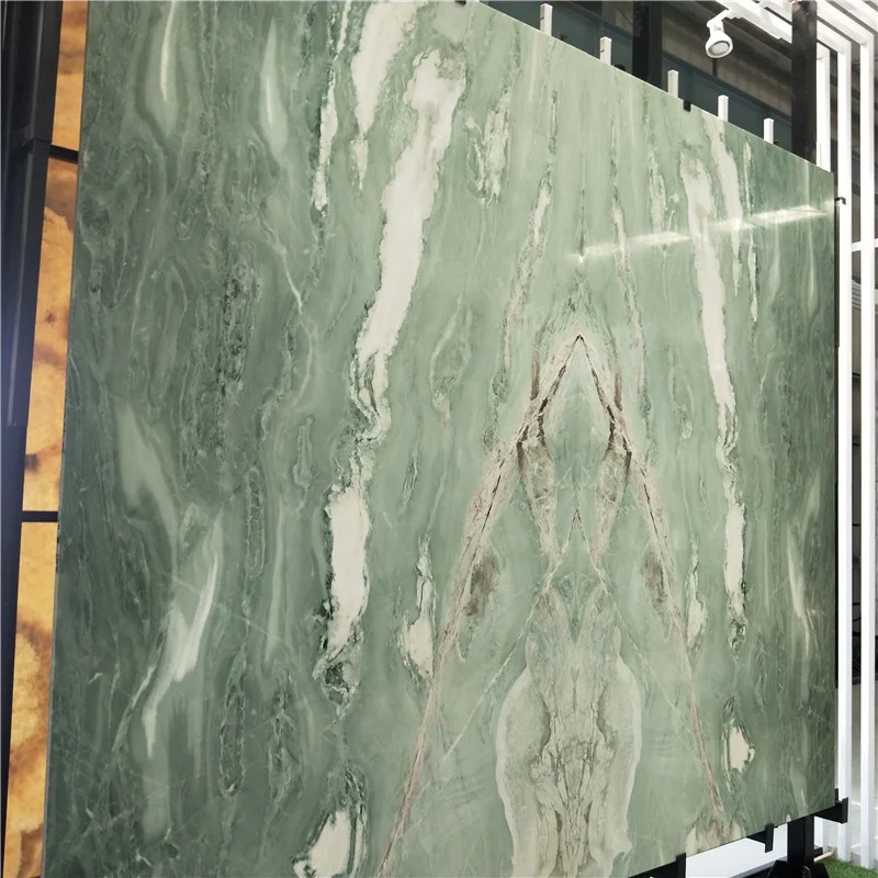 Płyty marmurowe w kolorze jasnozielonym, dopasowane w układzie „książka”, do luksusowego projektu podłogi i ściany w łazience oraz płytek tła