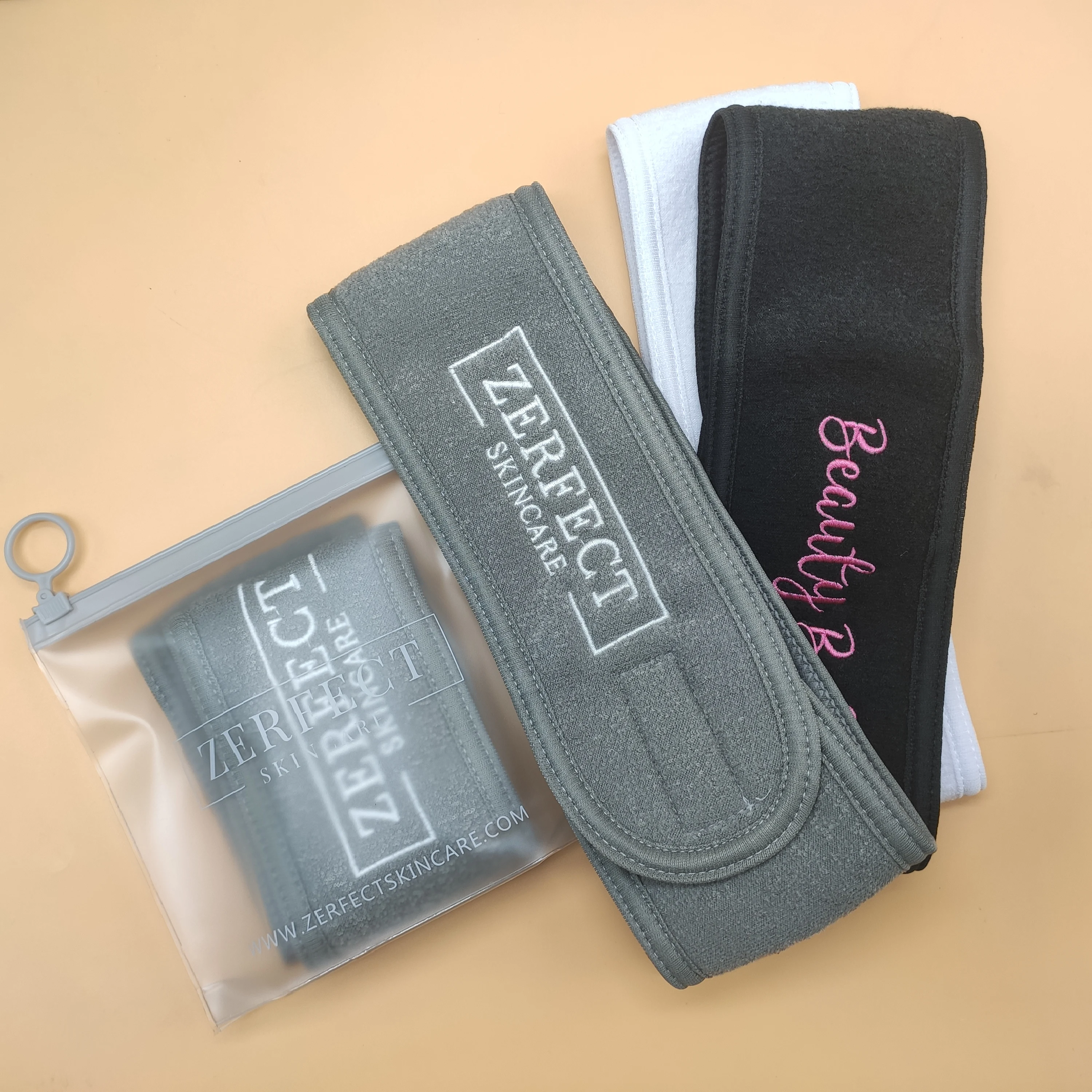 Женское мягкое махровое полотенце с логотипом под заказ