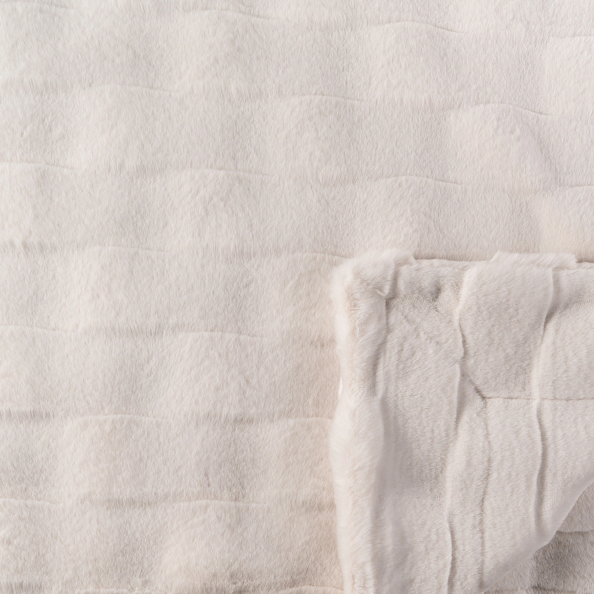 High Quality Super Soft No Shedding Fabric Faux Fur Blanket Snuggle