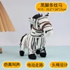 Cavallo a piedi neri striato
