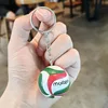 Voleibol rojo, blanco y azul.
