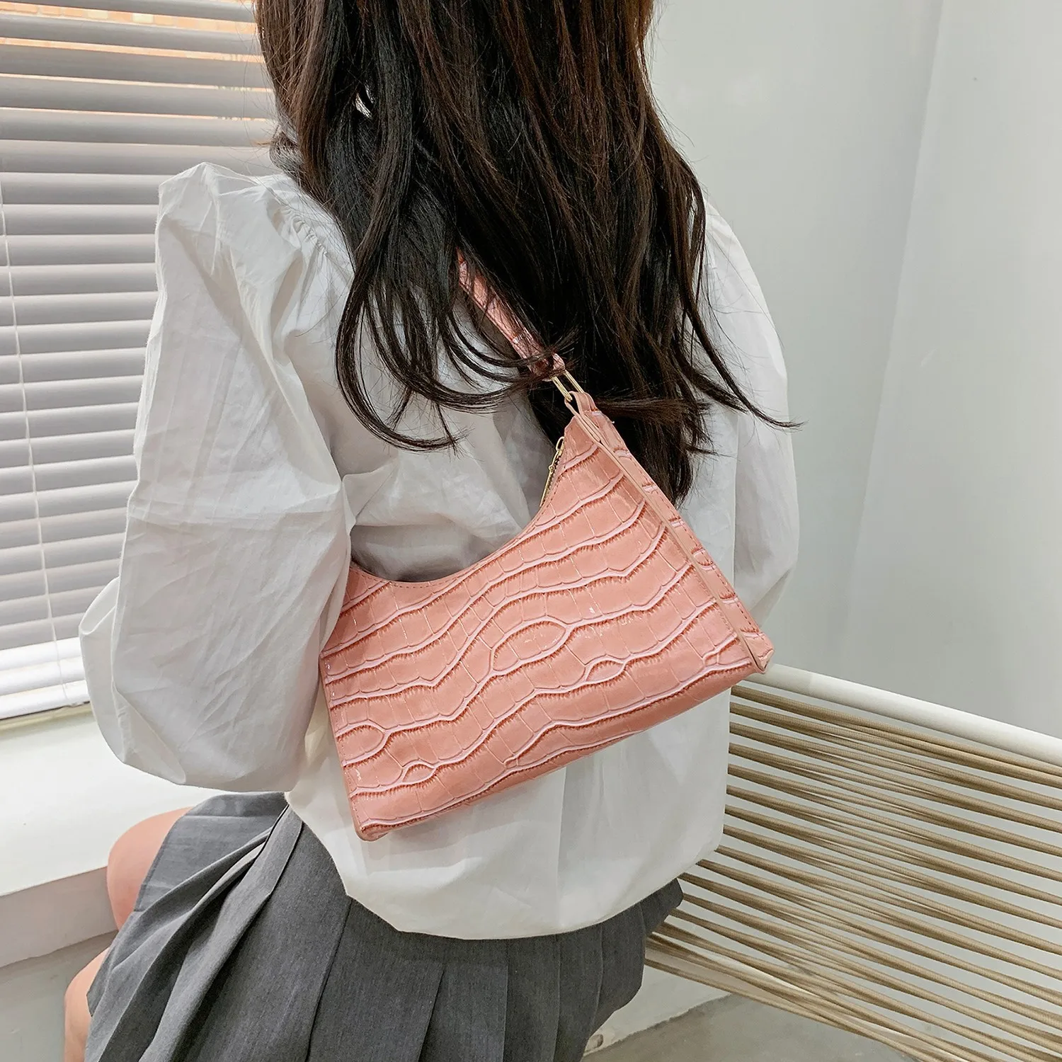 Fashion Mini Crocodile Pattern Armpit Shoulder Handbag Popular Zipper Alligator Pattern Lady Underarm Bag Hot Selling  Purse