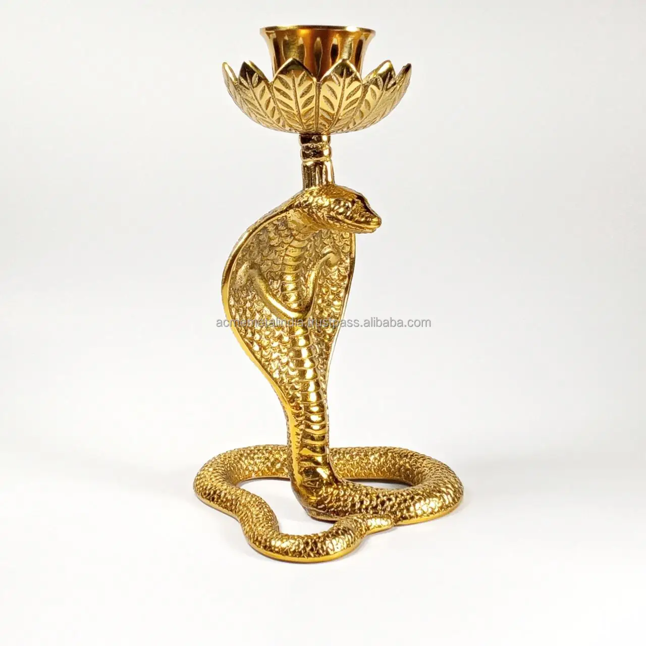 金属烛台金色蛇形设计与雕刻工作简单设计支架家居装饰 餐厅和酒吧用途 Buy 最好的家居装饰孔蛇设计烛台金色雕刻工作蛇带细节站在迷你良好站 设计师蛇 金属烛台动画持有人铝蛇设计蜡烛台销售家居装饰铝型材 照明灯具蛇设计烛台独特设计印第安风格烛台礼品及工艺品目的自