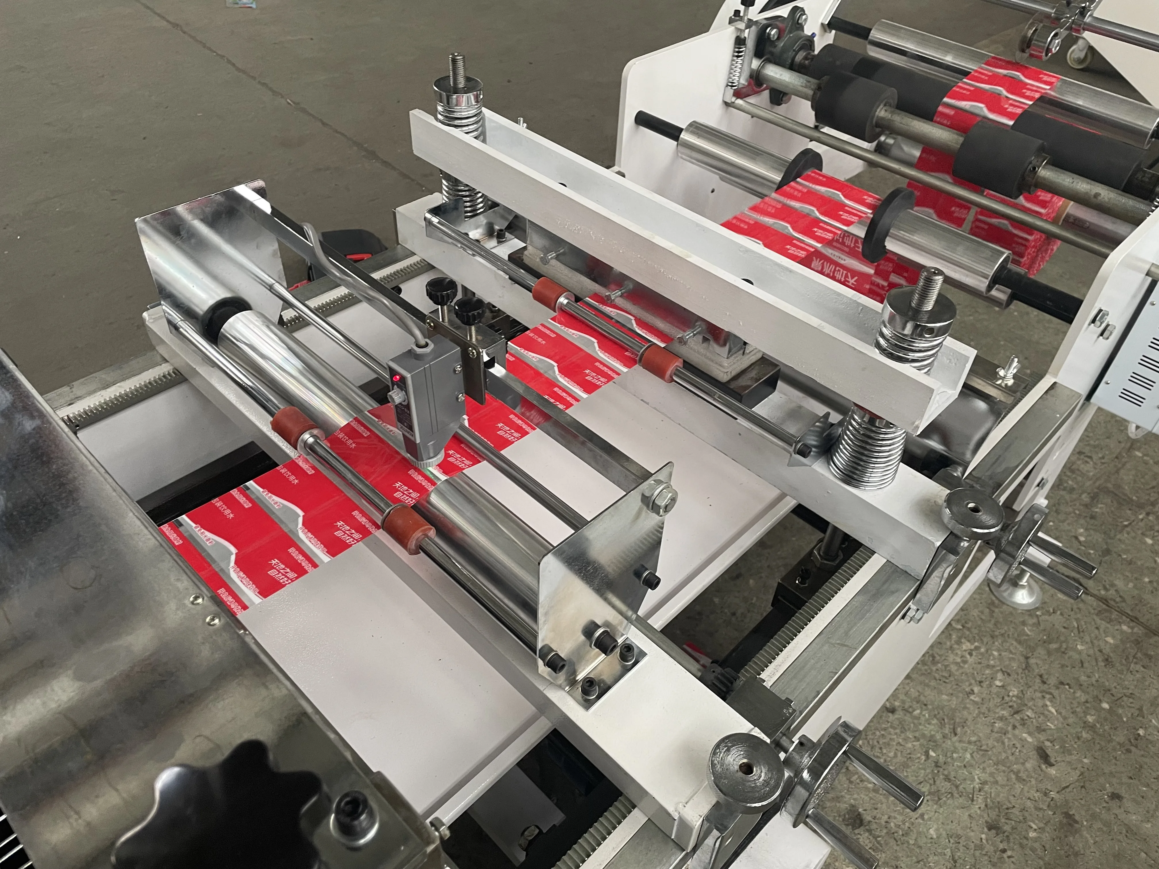ZONTAI PVC Printed Roll to Sheet Cutting Machine