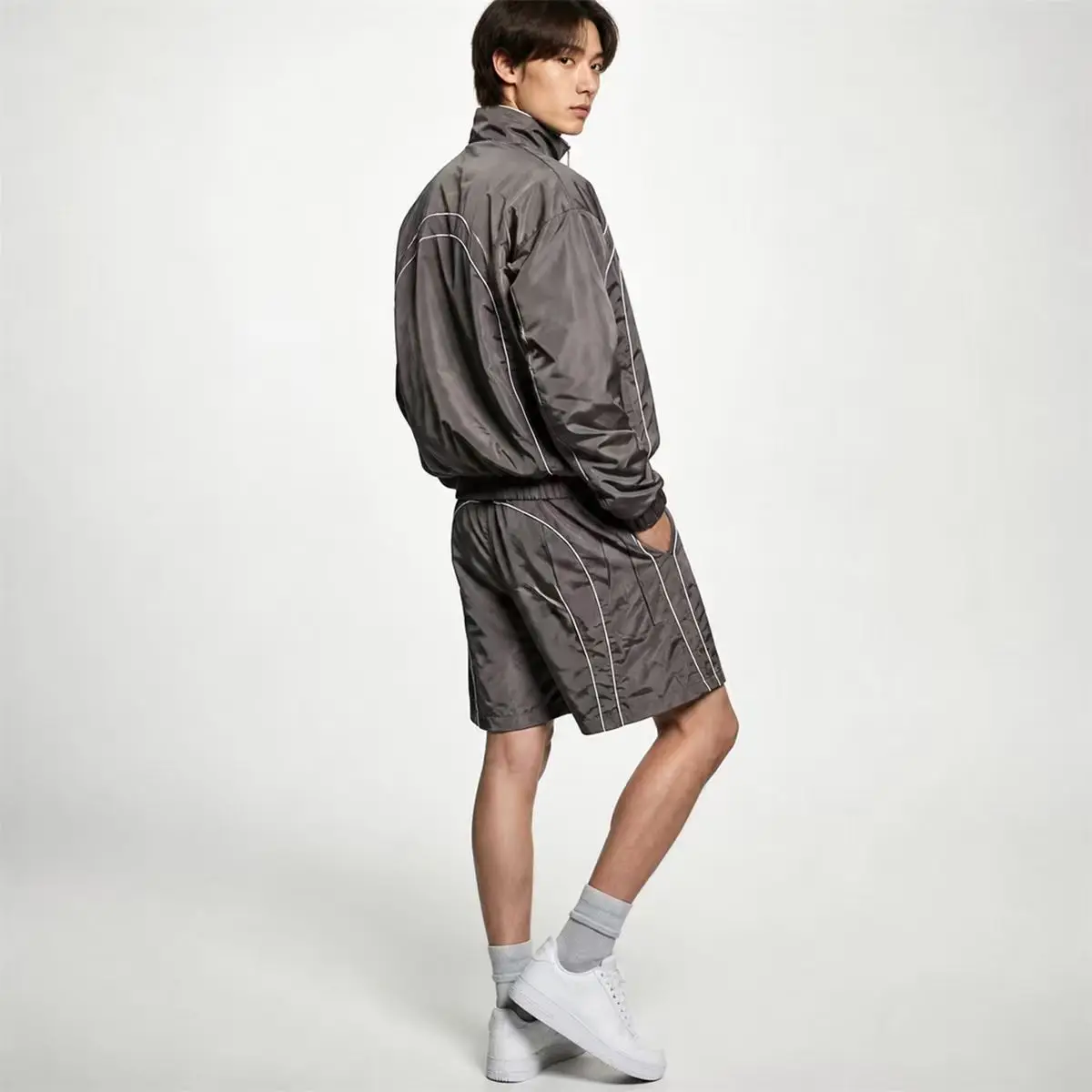 Custom Men's Outfit Set Quick Dry Men's Track Jacket Waterproof Reflective Tracksuit for Men Windbreaker Shorts Set OEM gallery 2
