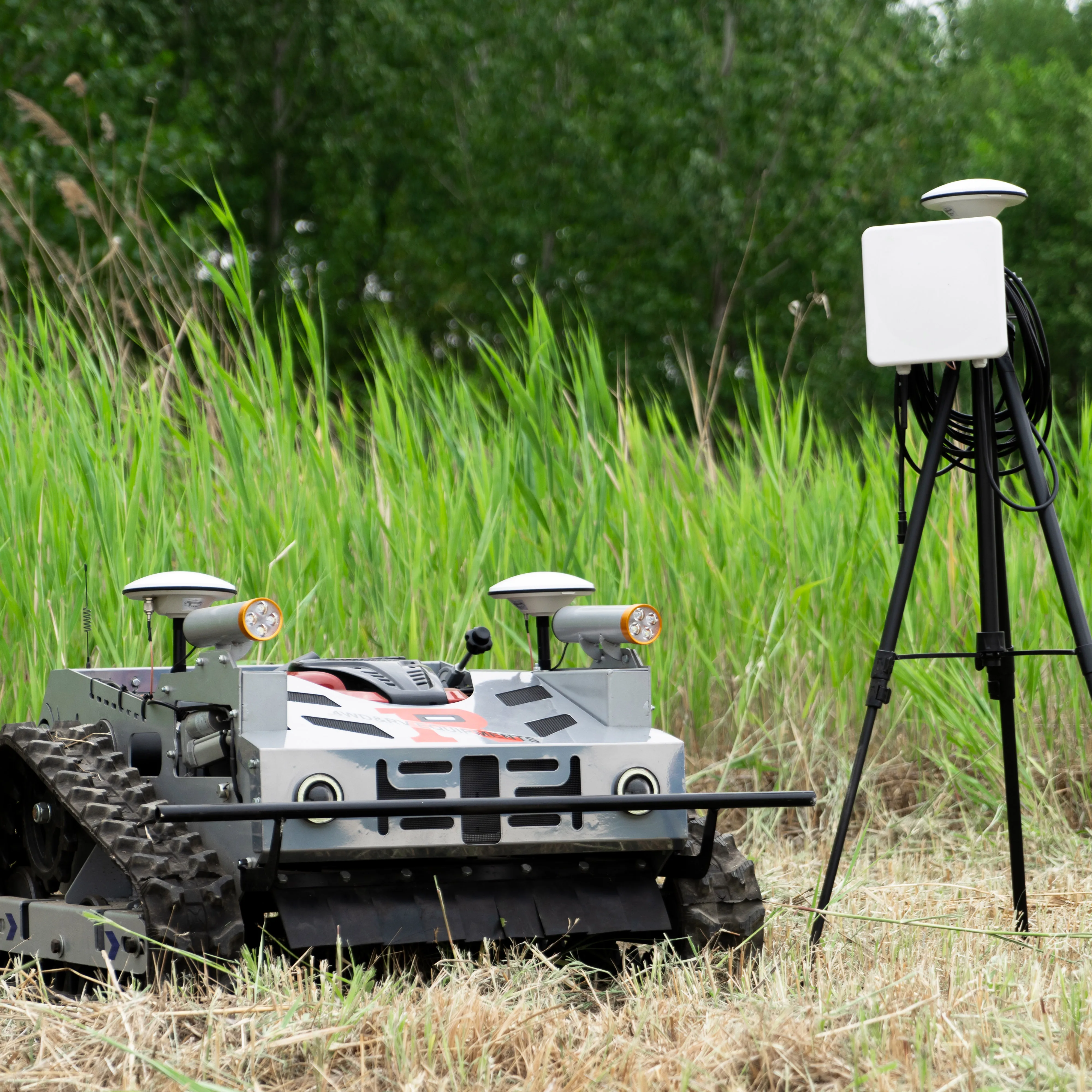 Agriculture Rubber Tracks Remote Control Robot Lawn Mower CE EPA Diesel Engine All Terrain Grass Cutting Machine