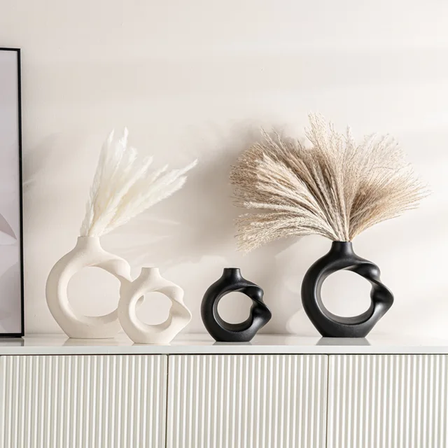 Wholesale Modern Nordic Decor Farmhouse Black White Ceramic Donut Vase Creative New Round Ring Doughnut Vases