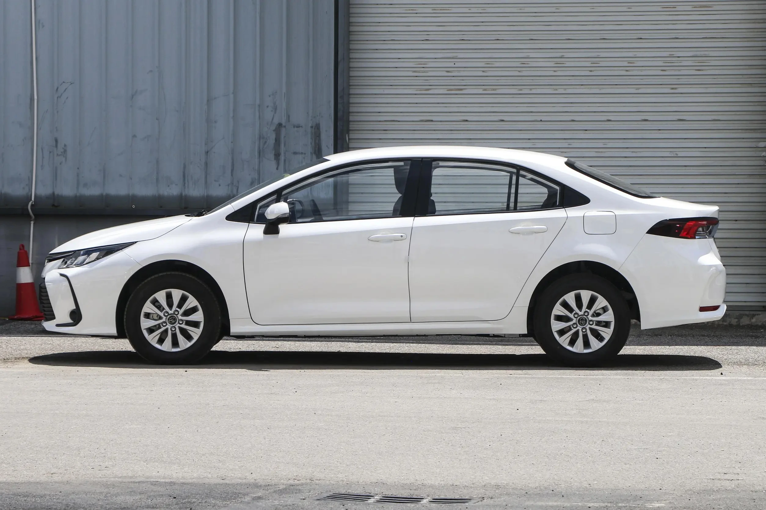 The Best Selling High Quality cheap Economy Family Gasoline or HEV car for Toyota Corolla details