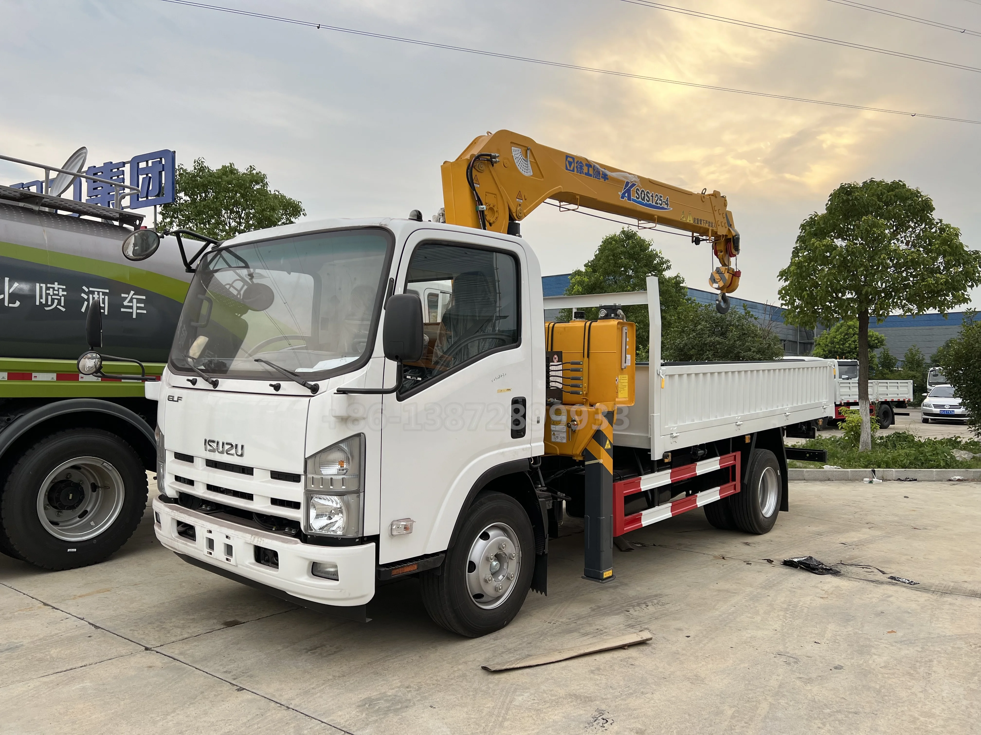 Skd japan 3 tons truck mounted crane customized 4 tons knuckle boom