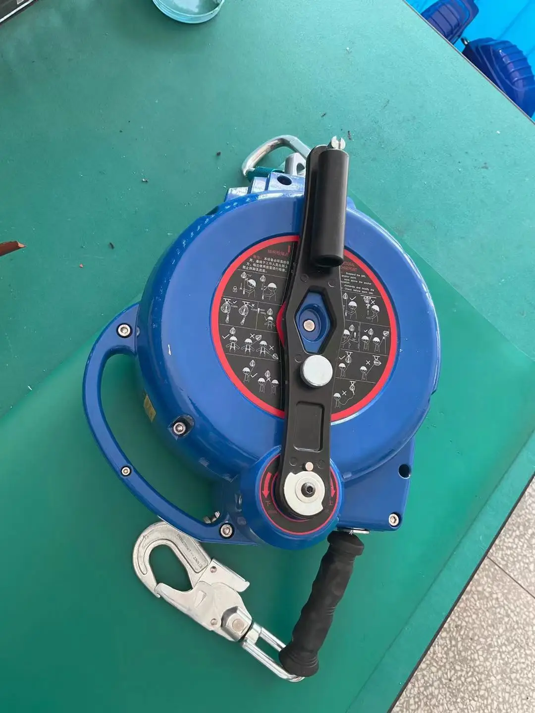 Retractable Type Fall Arrest System With Rescue Lifting Device Integral