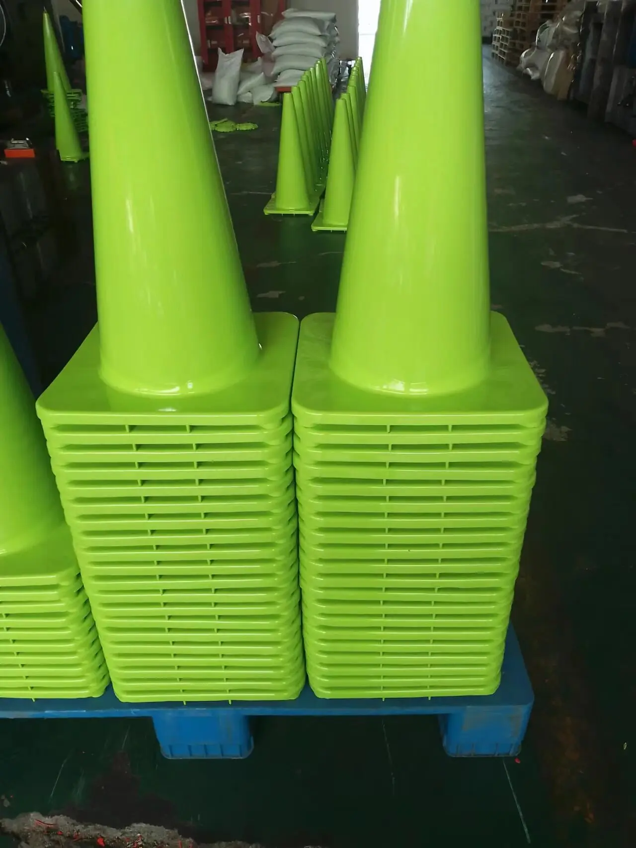 Factory cheap price standard 70 cm  28 inch PVC Green Yellow Traffic Safety Cone