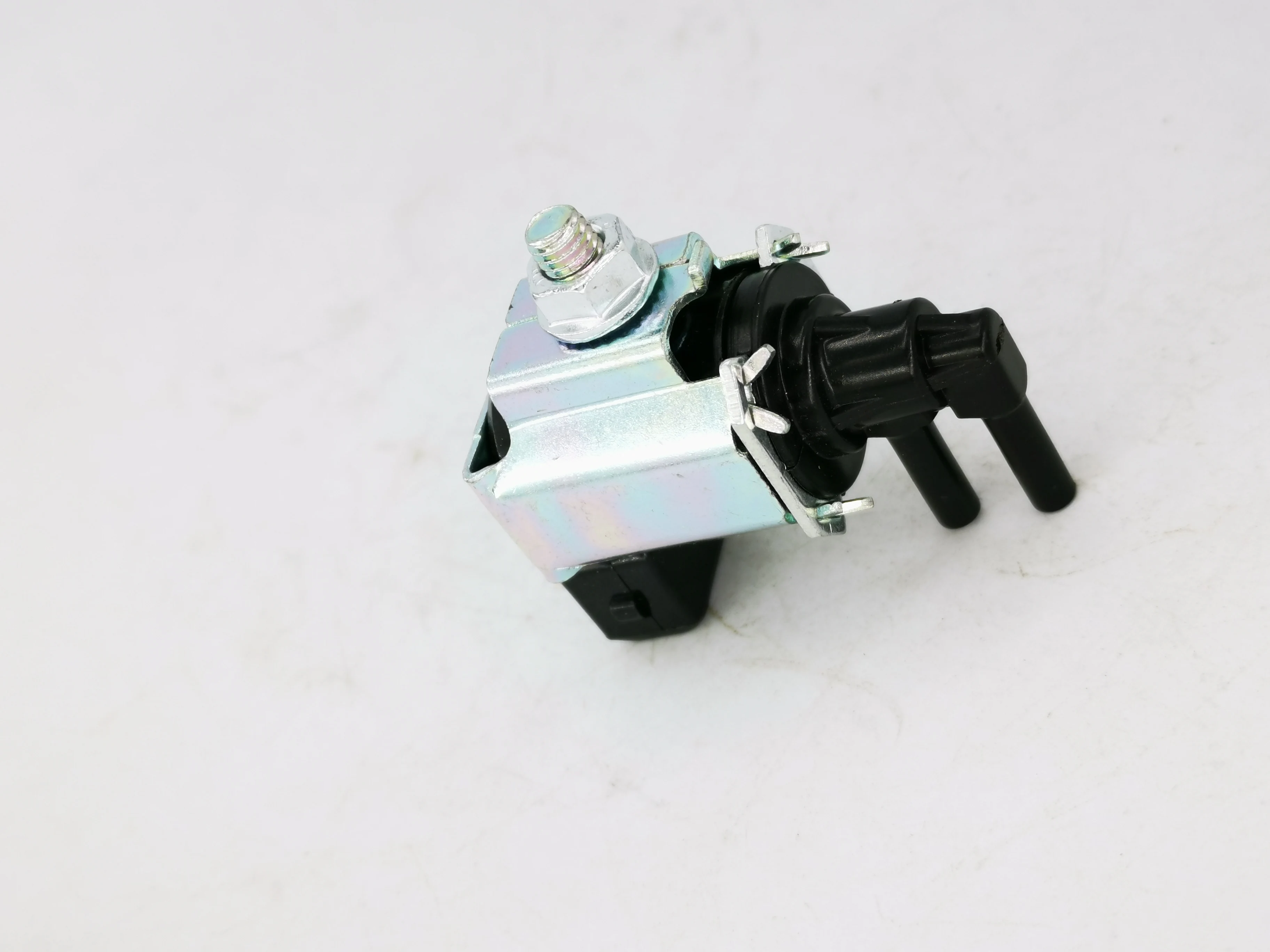 Purge Valve Vapor Canister Solenoid MR127519 for Mitsubishi