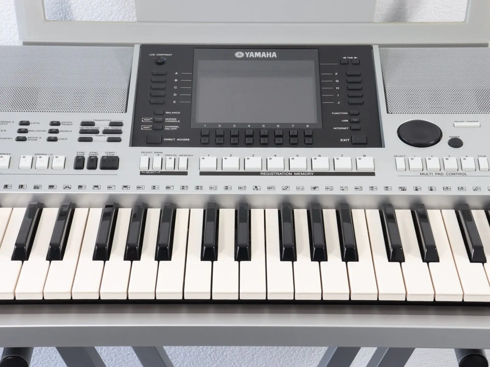 Yamahas PSR S900 61 Key Arranger Workstation Keyboard