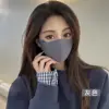 Gris oscuro