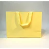 bolso de mano amarillo