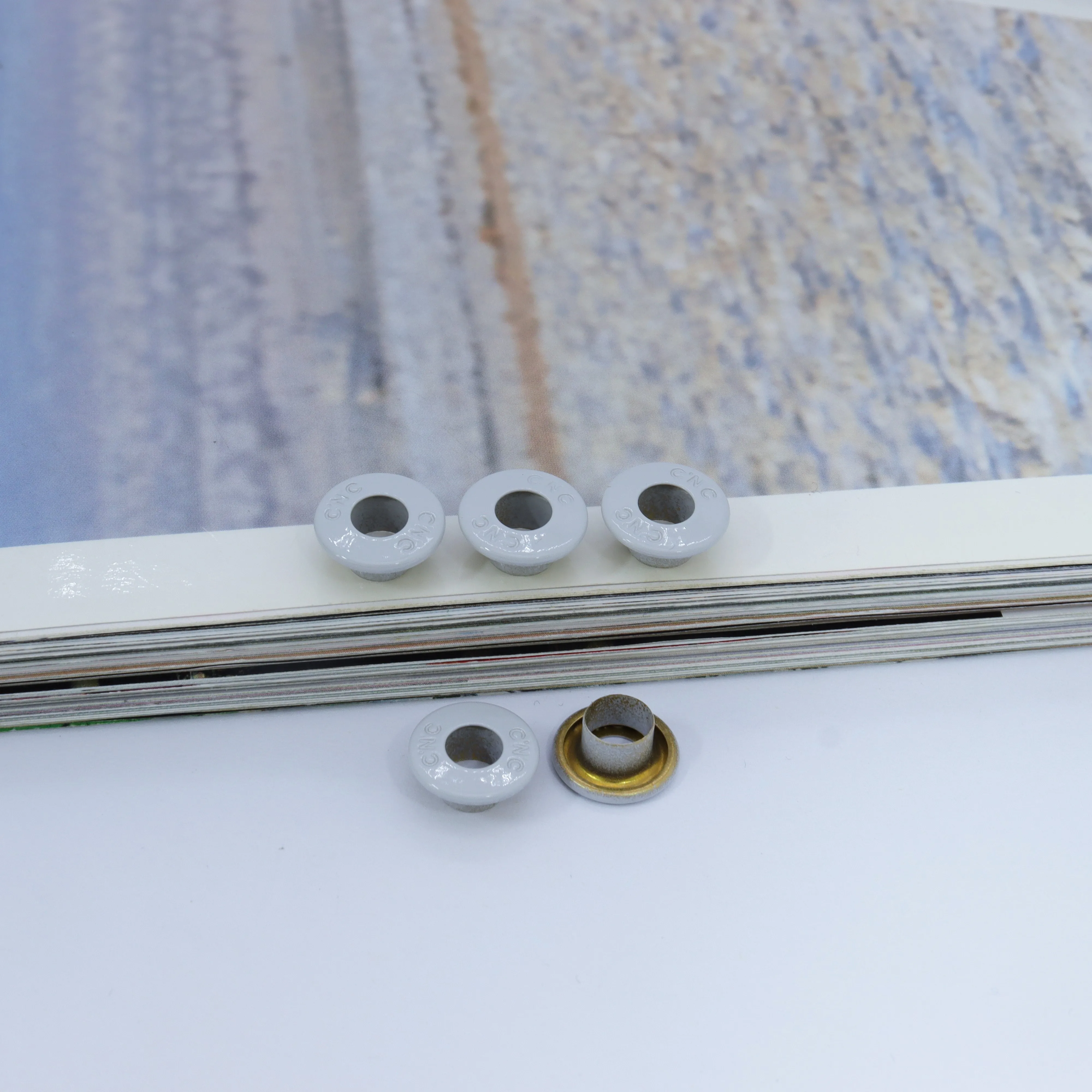 Белые экологически чистые квадратные люверсы для аксессуаров одежды латунные