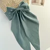 Pinza de cocodrilo gris azul