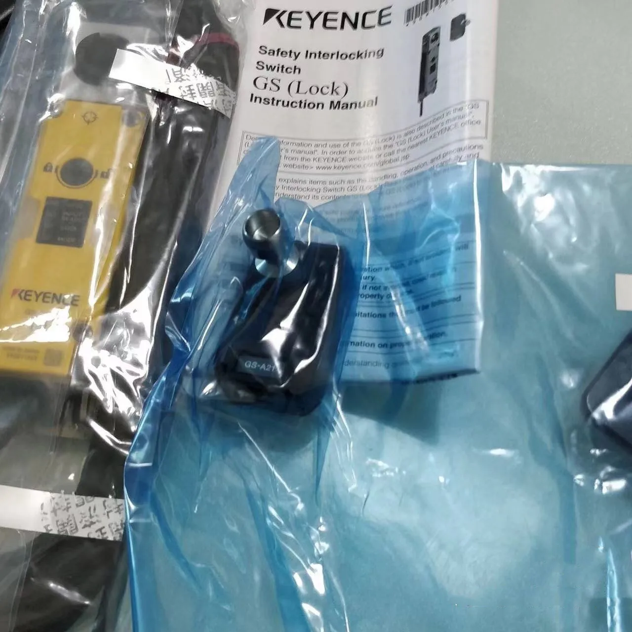 Keyence Power-to-Lock Type GS-71P5 Safety Interlock Switches
