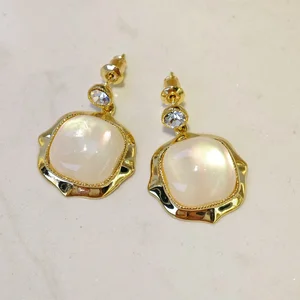 Ilona Fashion Geometric Resin Copper Alloy Pendant Earrings 14k Gold Plated Vintage Rhinestone Women's Earrings Jewelry