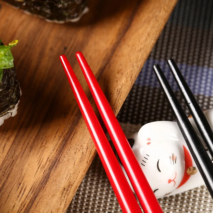 Japanese Style Classic Lucky Cat Chopstick Holder Sushi Chopstick Set Wooden Chopsticks and Ceramic Holder Gift Set