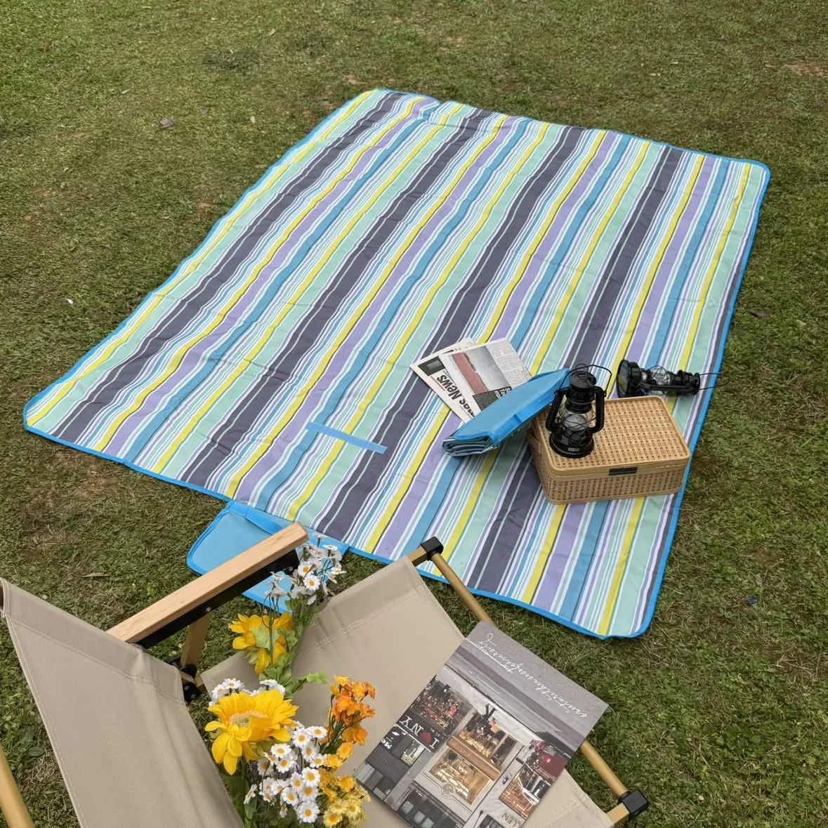 Wholesale Waterproof Custom Design Name Picknick Blanket Picnic Wearable  Portable Foldable Beach Blanket Mat for Outdoor