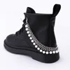 Cadena de zapatos con perlas.