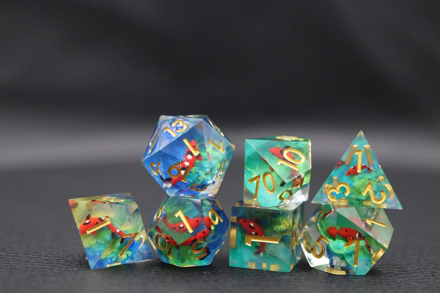 Custom Lightweight RPG/DND Polyhedral Resin Dice Colored Board Game Inclusions High Quality Die for Gaming factory