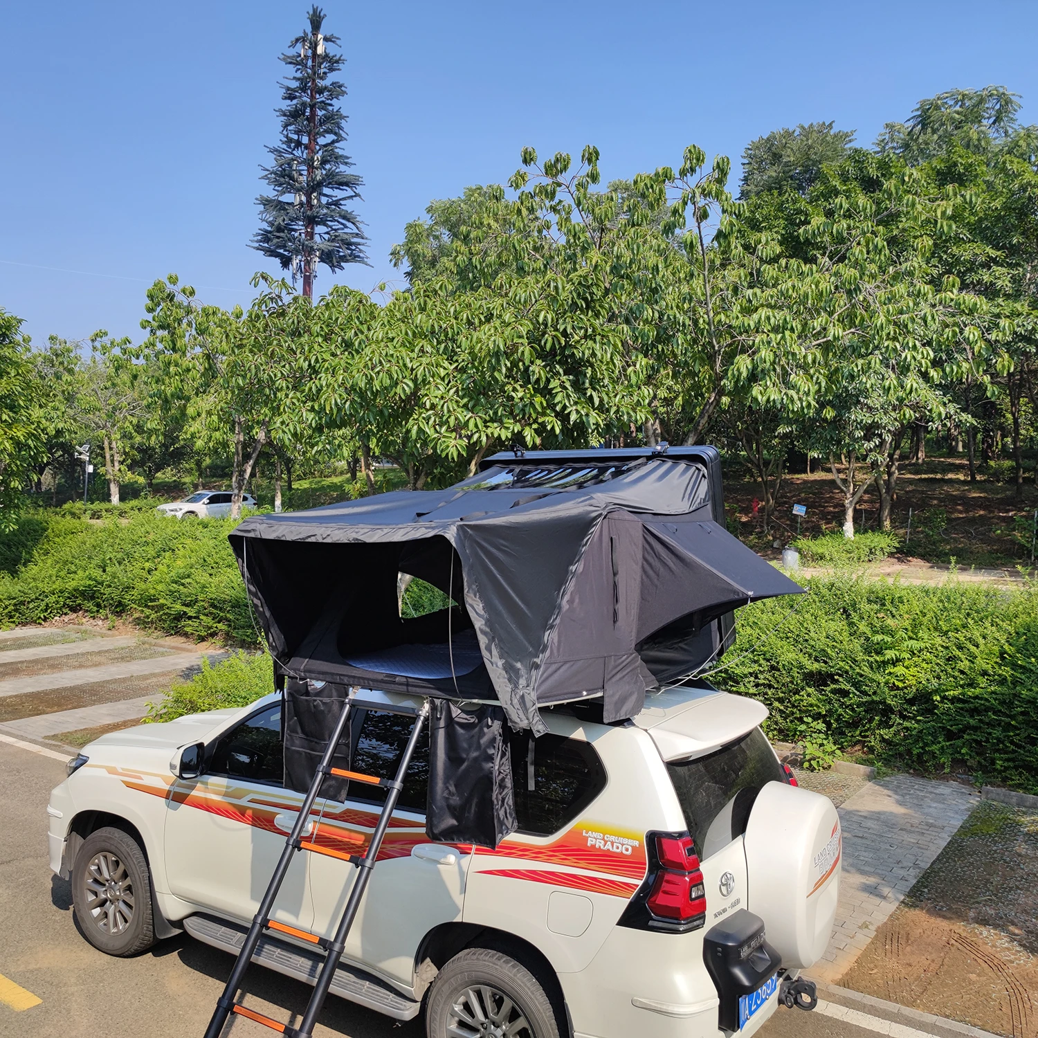 Side Open Hard Shell Roof Top Tent for 4x4 Off-Road SUV Van with Waterproof 2000-3000 Mm and 3-4 Person Capacity
