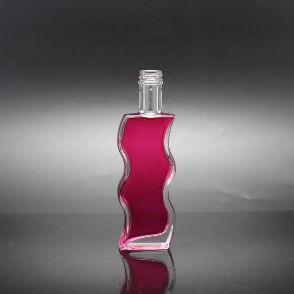 Shanghai Linlang 50ml Mini Wavy Liquor Glass Bottle