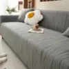 Gris oscuro