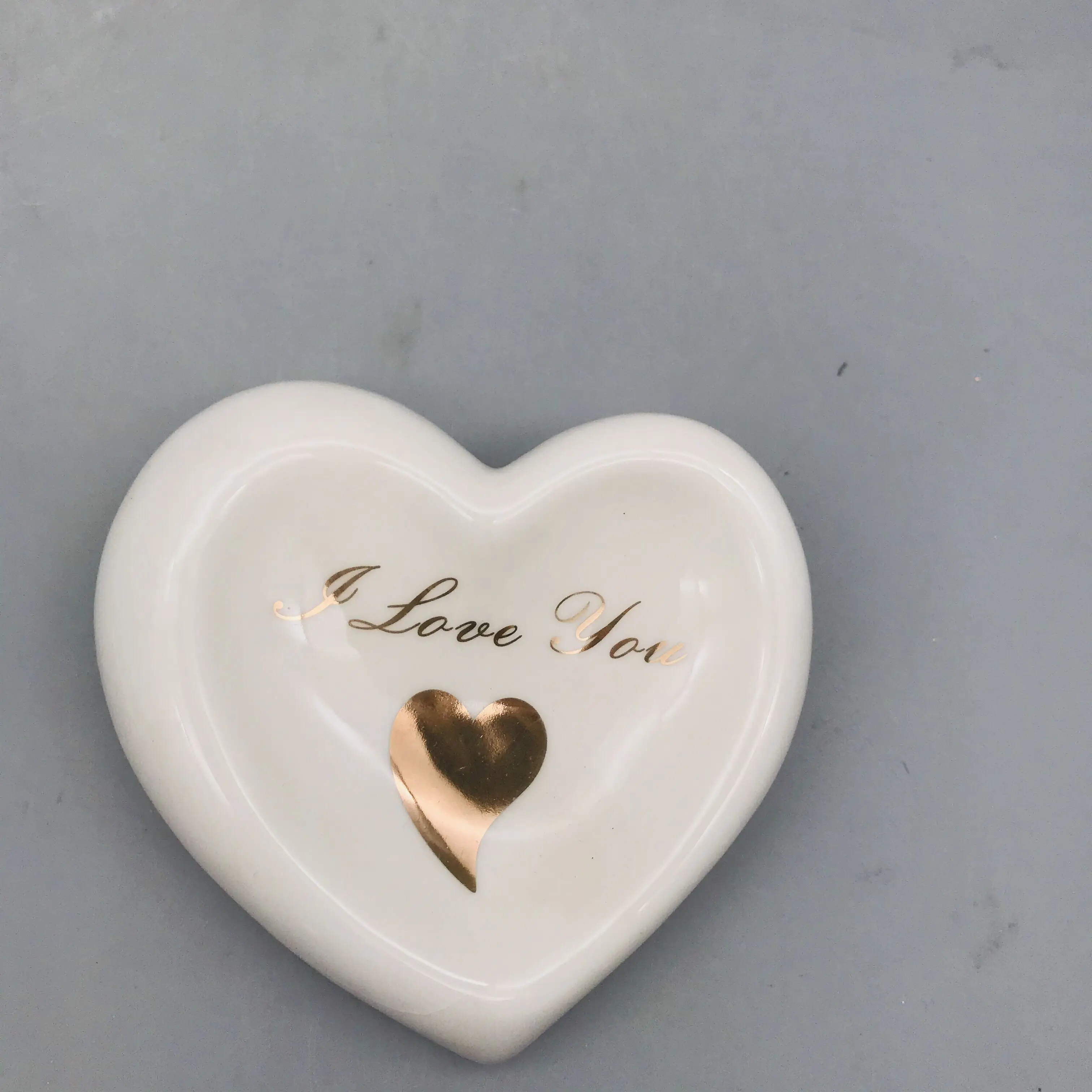Cheap wholesale white porcelain decal heart shape decoration