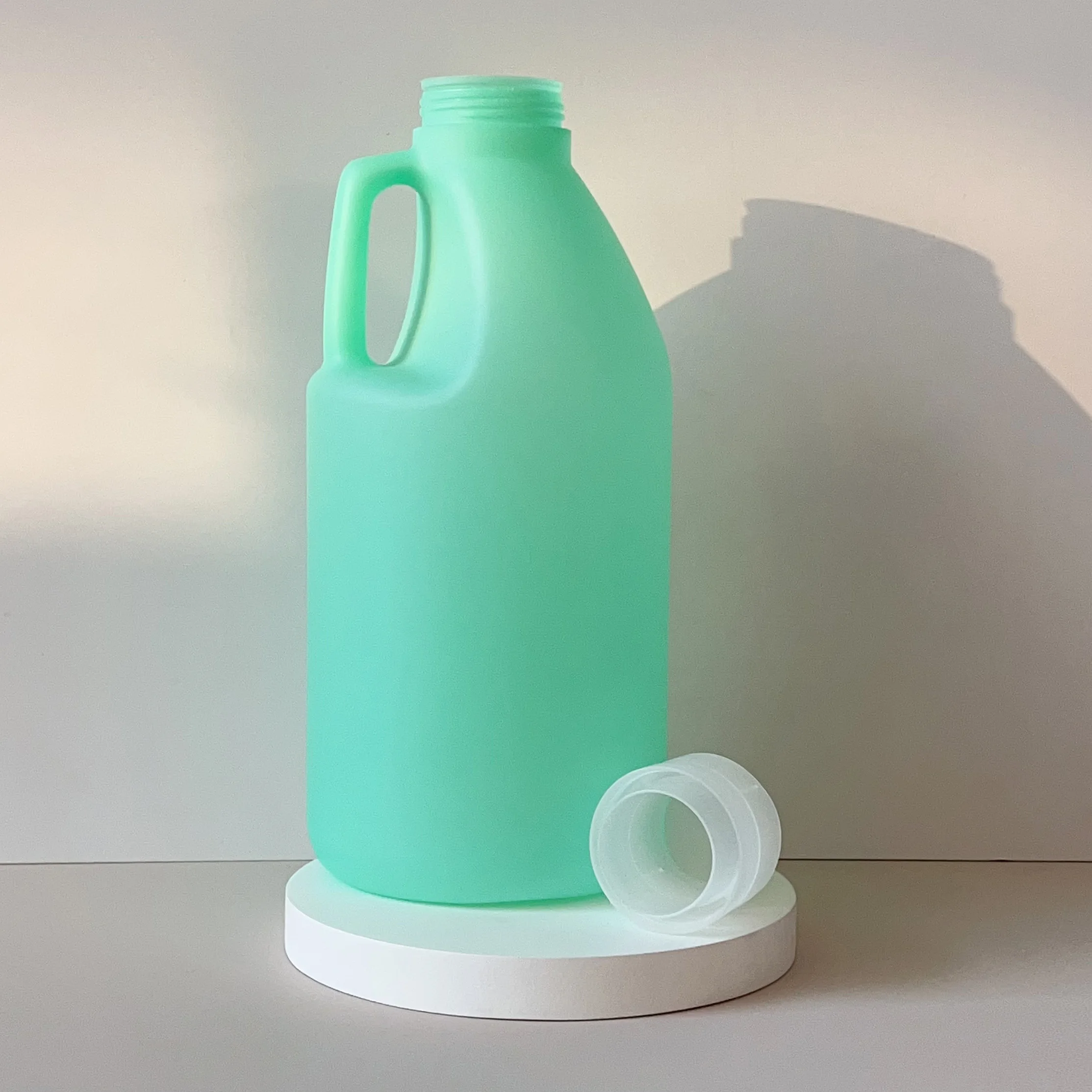 Custom 1895ml White Round Empty HDPE Plastic Household Laundry Detergent Bulk Bottle