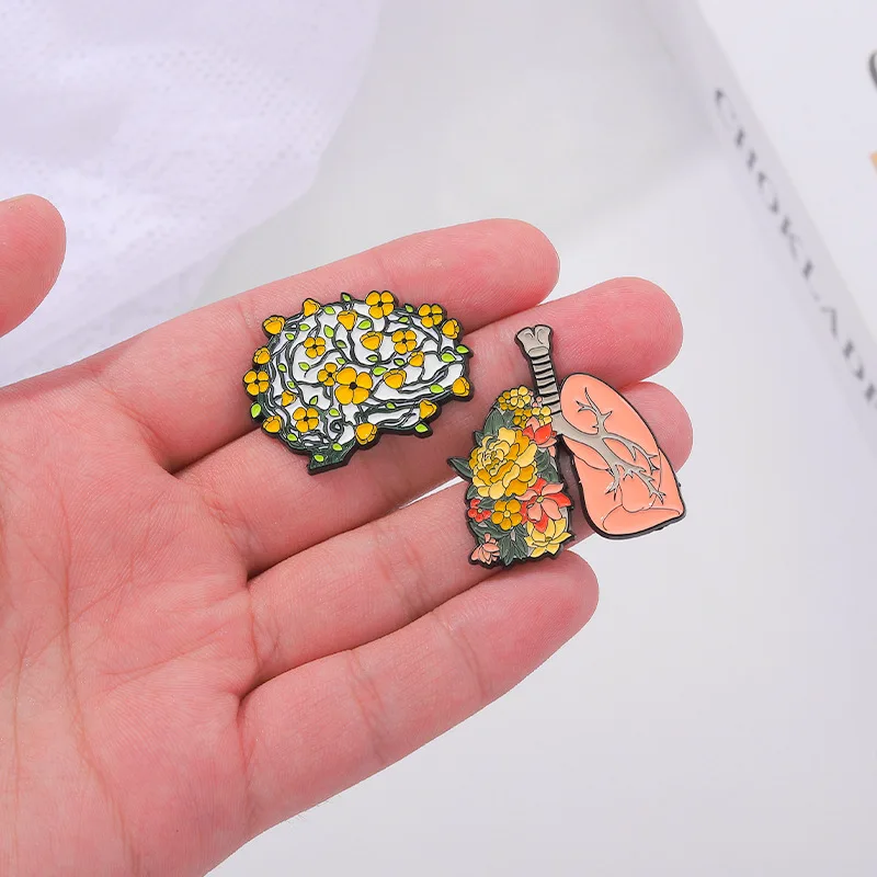 Style Anatomical Heart Brooch Pins Medical Anatomy Brooch Heart Neurology  Pins for Doctor and Nurse Bags Badge Lapel Pins