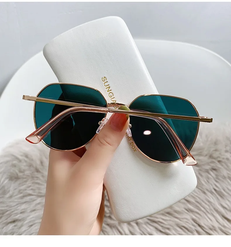 New Fashionable Metal Mens Polarized Sunglasses Uv Protection With Anti-Uv Glasses for Outdoor Driving Activities