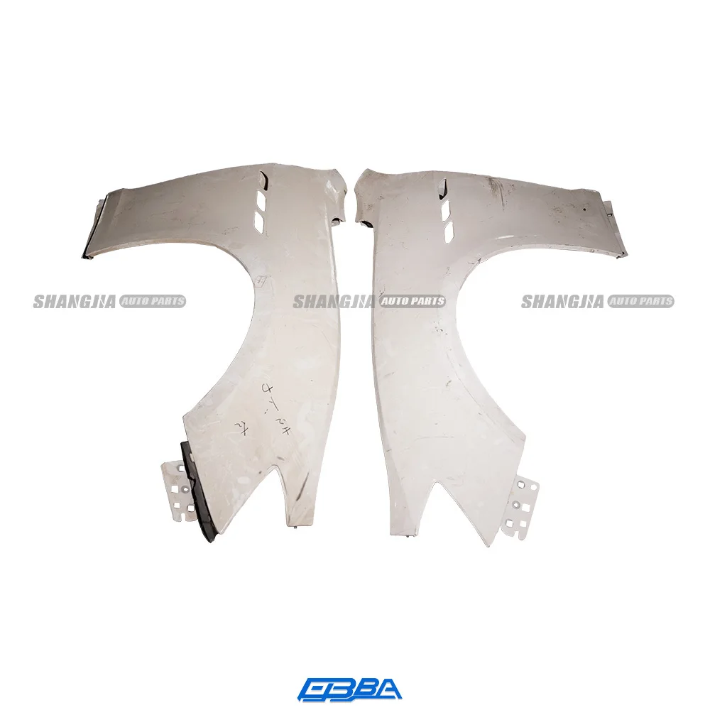 Używane części samochodowe – białe przednie błotniki do Maserati Ghibli (2013–2025), numery oryginalne OE 673002041, 673002042