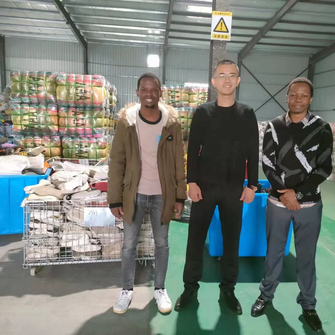 Vêtements en vrac pour femmes et hommes, 30 pièces, vêtements d'usine, deux  mains, 45kg par mèche, vente en gros