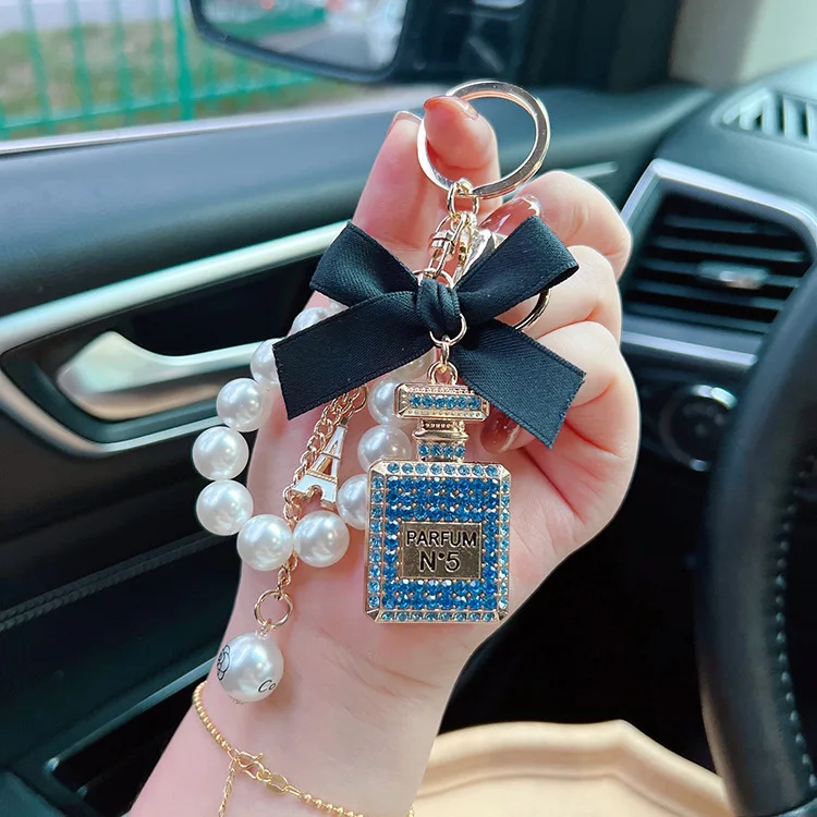 SWJEWEL Parfumfles Diamant Sleutelhanger Strik-Knoop Parel Kralen Handtas Gepersonaliseerde Sleutelhanger voor Vrouwen Portemonnee Portemonnee Meisjes Auto Sleutelhanger, Parfum-bloem, Groot SWJEWEL Parfumfles Diamant Sleutelhanger Strik-Knoop Parel Kralen Handtas Gepersonaliseerde Sleutelhanger voor Vrouwen Portemonnee Portemonnee Meisjes Auto Sleutelhanger, Parfum-bloem, Groot