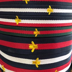 Ремешок из жаккардовой ткани с вышивкой в виде