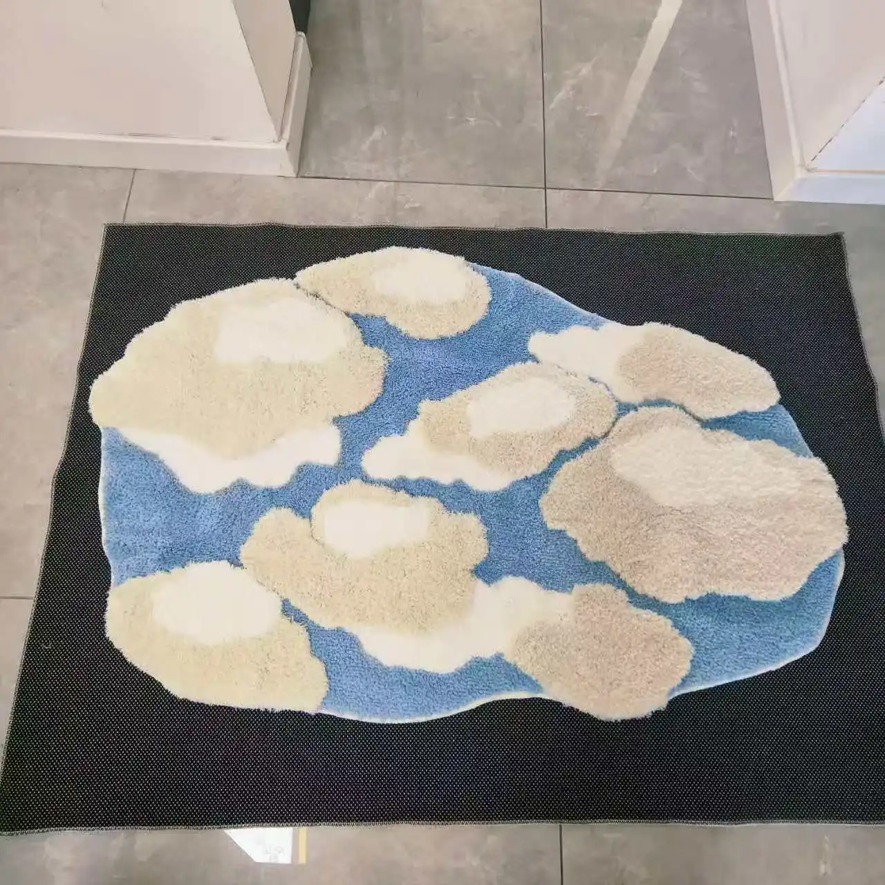 Designer Cloud Shape Anti slip Children Area Rugs  Microfiber Soft Plush Children Friendly Play Mat Machine Washable Tufted Rug