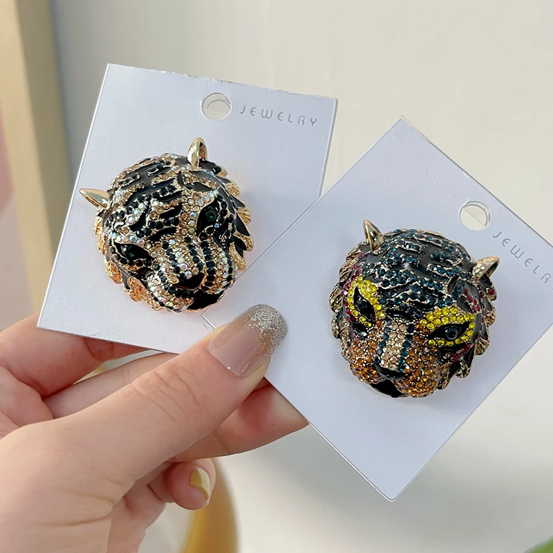 Tiger Head Brooches Fashionable Lapel Pins with Rhinestones